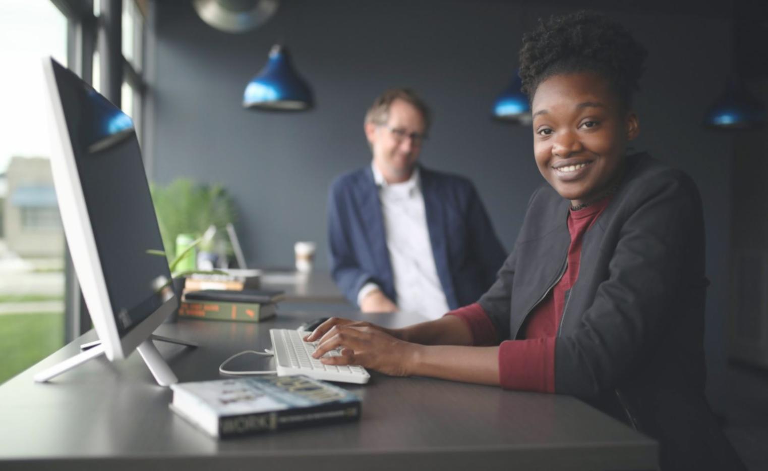 Detaillierte Finanzanalyse mit Diagrammen und Kennzahlen